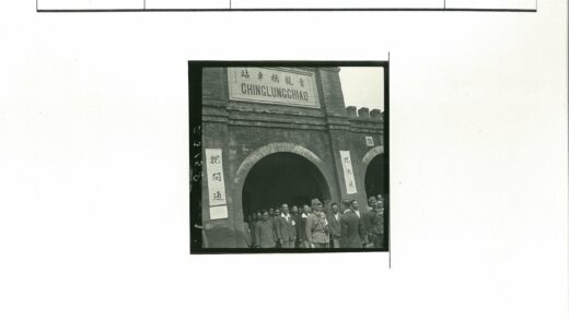 青龙桥前人群合影.jpg