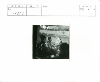 音乐家舞台演出观众满座.jpg
