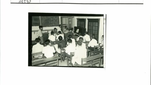 音乐课上的教室与学生.jpg
