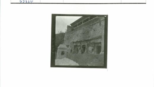 风化古石建筑雕刻与自然.jpg