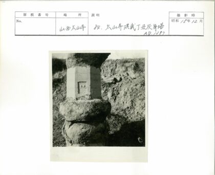 风化石柱与岩石地貌.jpg