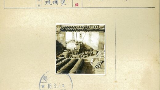 风化石雕与瓦片堆砌景观.jpg