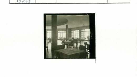 餐厅自然光用餐区与窗户.jpg