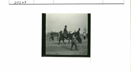 驴背行人与泥泞小路.jpg