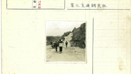 驴队穿越山径与废墟.jpg