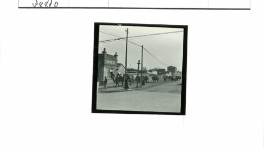 驼队穿行历史街景.jpg