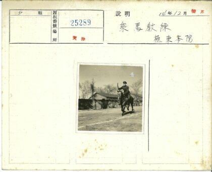 骑士举剑晴空建筑.jpg