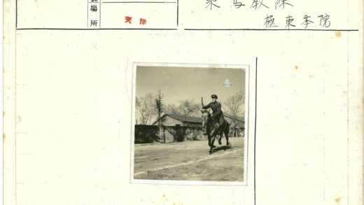 骑士举剑晴空建筑.jpg