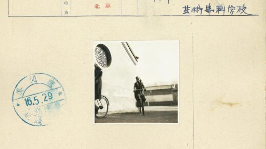 骑自行车与中国传统建筑.jpg