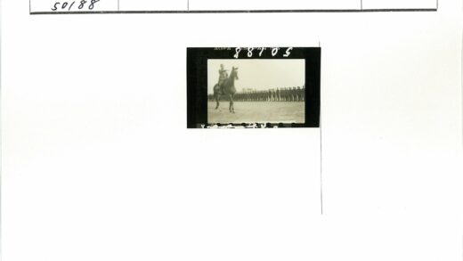 骑马领队的户外历史瞬间.jpg