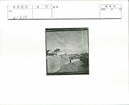 高墙古建晴空远眺.jpg