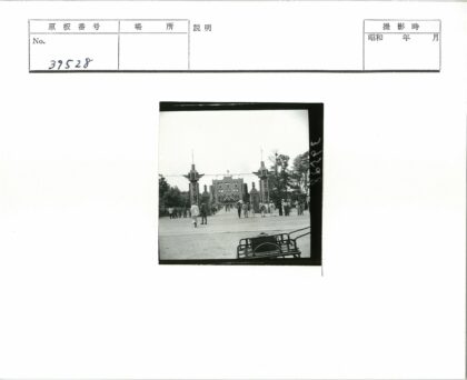 高柱旗帜建筑外景.jpg