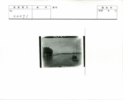 高桅小船多云河景.jpg