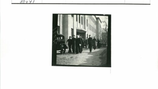 高楼窗边小路与自行车街景.jpg