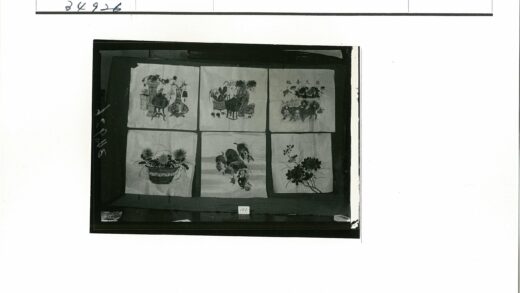 鲜花推车与动物群织艺展示.jpg