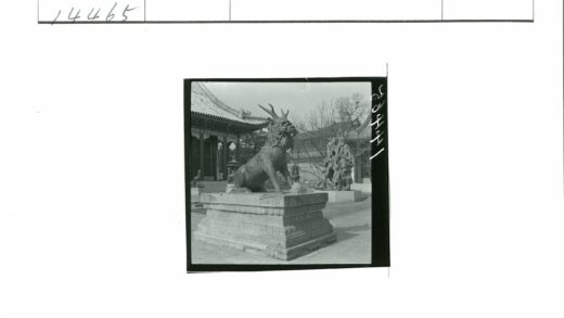 鹿角神兽石像与东亚古建筑.jpg