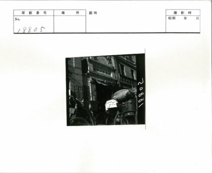 黄包车与中文建筑街景.jpg