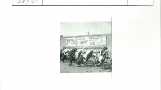 黄包车与大楼海报旧影.jpg