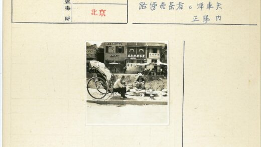黄包车旁的街景生活.jpg