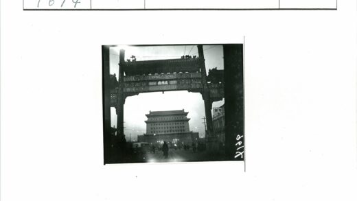 黄昏拱门建筑街景.jpg