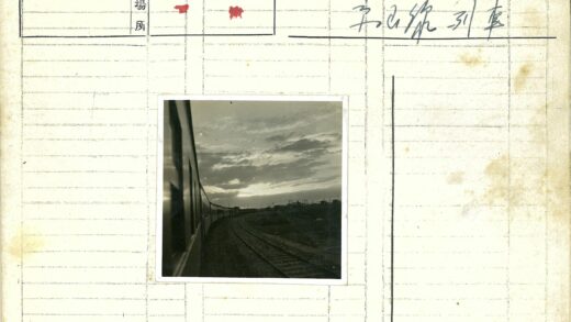 黄昏火车与远城轮廓.jpg
