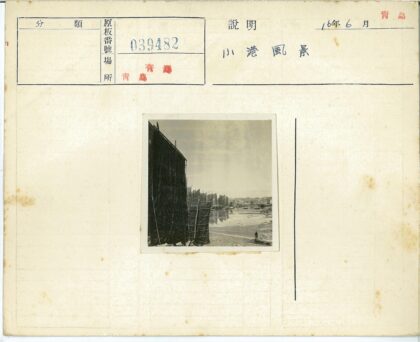 黑帆船与海岸线风景.jpg