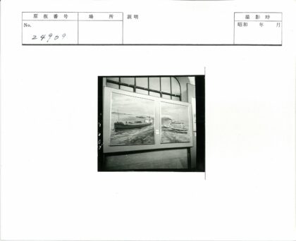 黑白船画与纹理墙窗景.jpg
