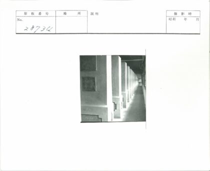 黑白走廊高柱延伸.jpg