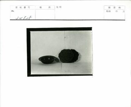 黑色碗盘与数字81特写.jpg