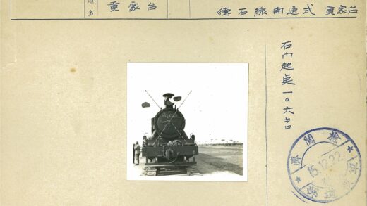 黑色蒸汽机车与人物.jpg