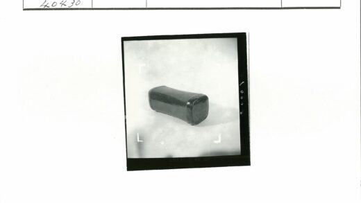 黑色长方形光滑物体.jpg