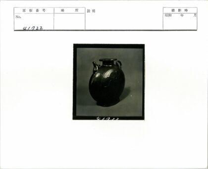 黑色陶制茶壶摄影棚灯光展示.jpg