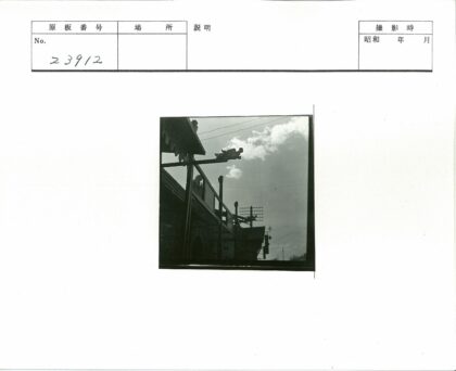 龙雕栏杆与电线杆剪影.jpg