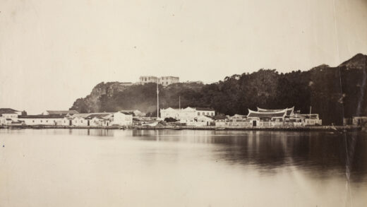 【jpg清晰版】1868年俯瞰台湾高雄港的英国领事官邸正在建设中.jpg
