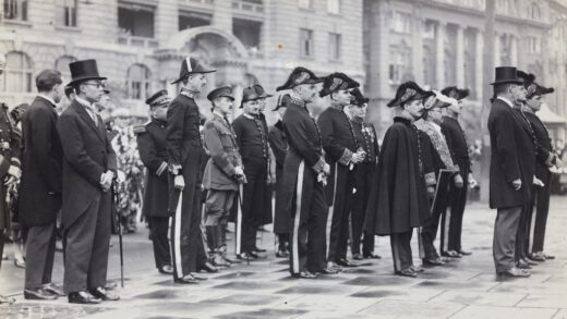 【jpg清晰版】1925年停战纪念日外交官们在上海战争纪念碑前的活动.jpg