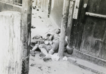 【jpg清晰版】1927年3月上海死去的俄国士兵.jpg