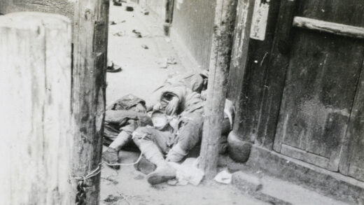 【jpg清晰版】1927年3月上海死去的俄国士兵.jpg