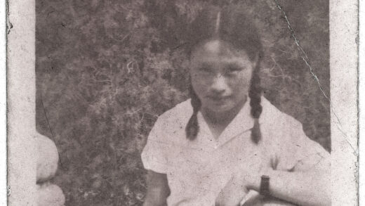 【jpg清晰版】1936年李效黎（hsiaolilindsay）坐在大理石栏杆上.jpg
