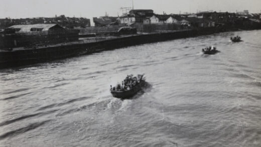【jpg清晰版】1937年10月苏州河上的日本海军陆战队装甲艇.jpg