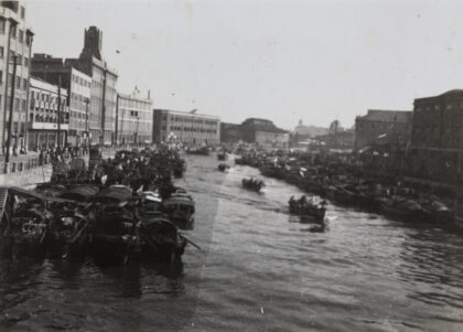 【jpg清晰版】1937年10月苏州河上的日本海军陆战队装甲艇.jpg