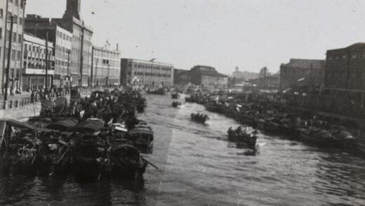 【jpg清晰版】1937年10月苏州河上的日本海军陆战队装甲艇.jpg