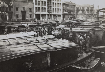 【jpg清晰版】1937年10月苏州河国际租界区日军海军陆战队乘装甲艇.jpg