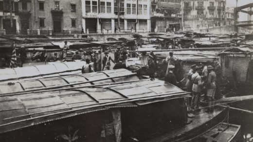【jpg清晰版】1937年10月苏州河国际租界区日军海军陆战队乘装甲艇.jpg