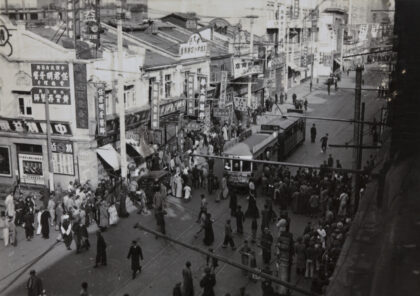 【jpg清晰版】1937年12月上海南京路与劳合路区域因炸弹投掷遭日军封锁.jpg