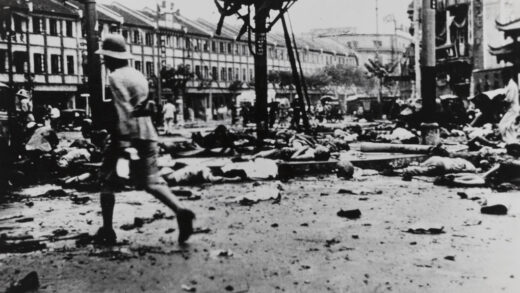【jpg清晰版】1937年8月14日上海爱多亚路大世界游乐场外的血腥星期六炸弹袭击现场.jpg