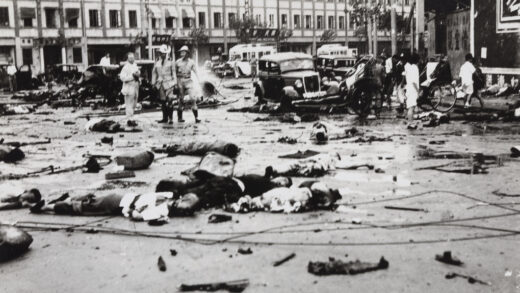 【jpg清晰版】1937年8月14日上海爱德华七世大道与虞洽卿路轰炸后的景象.jpg
