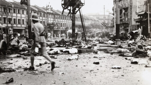 【jpg清晰版】1937年8月14日上海爱德华七世大道与虞洽卿路遭轰炸后的景象.jpg