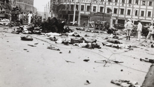 【jpg清晰版】1937年8月14日上海爱德华七世大道与虞洽卿路遭轰炸后的景象.jpg