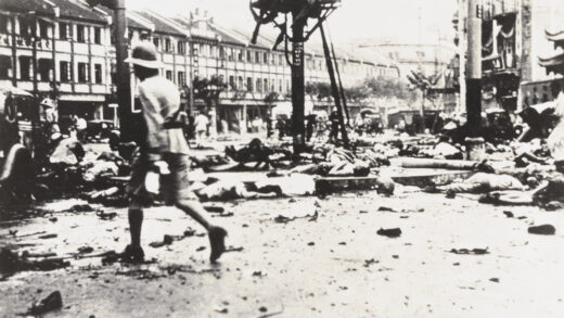 【jpg清晰版】1937年8月14日上海爱德华七世大道大世界娱乐中心外的血腥星期六轰炸后景象.jpg