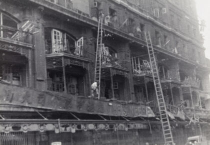 【jpg清晰版】1937年8月23日上海先施公司百货商店遭轰炸后的惨状.jpg